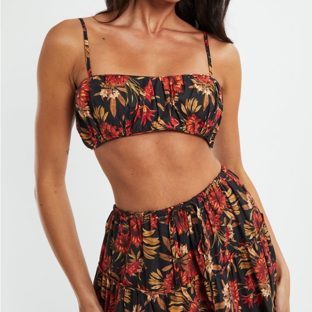 Charlie Holiday Willow Black and Red Floral Crop Top 100% Cotton NWT Size 6